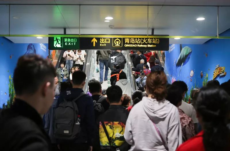 青島地鐵端午假期客流統(tǒng)計(jì)大數(shù)據(jù)“出爐”:載客422.88萬(wàn)人次 (圖1) 4444416268cd499b805d1daad788cec1.jpeg