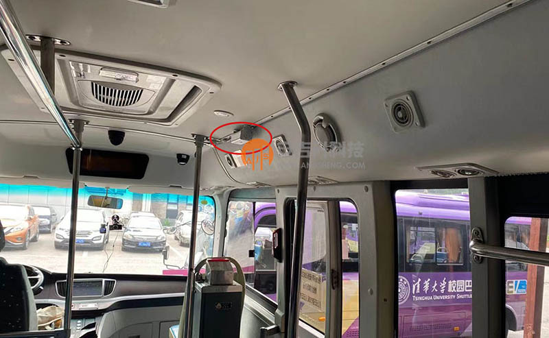 清華大學(xué)校車采用我司車載客流統(tǒng)計系統(tǒng)(圖2) 清華校車1.jpg